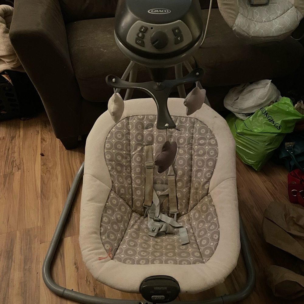 Graco Baby Swing with Mobile